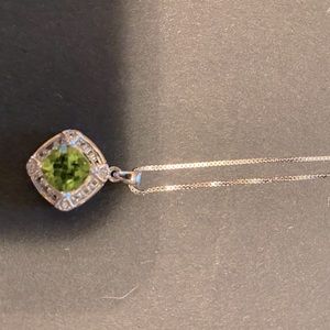 NWOT PERIDOT AND WHITE TOPAZ STERLING NECKLACE